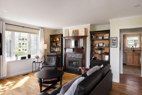 929 Easter Rd, Saanich, BC 