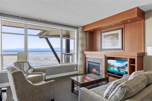 329/330C-181 Beachside Dr, Parksville, BC - Indoor Photo Showing Living Room With Fireplace