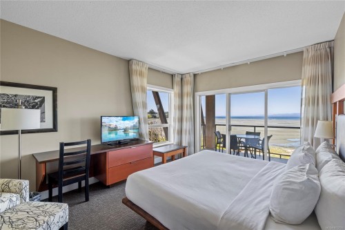 329/330C-181 Beachside Dr, Parksville, BC - Indoor Photo Showing Bedroom
