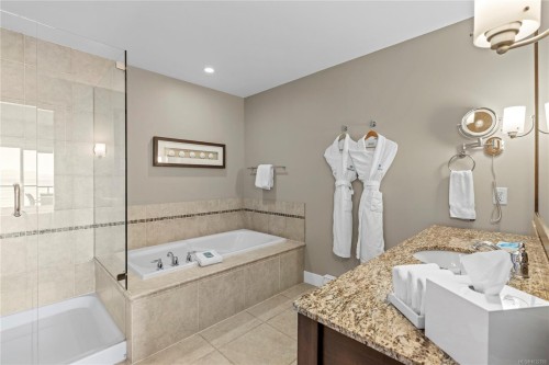 329/330C-181 Beachside Dr, Parksville, BC - Indoor Photo Showing Bathroom