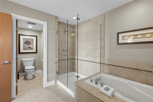 329/330C-181 Beachside Dr, Parksville, BC - Indoor Photo Showing Bathroom