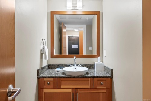 329/330C-181 Beachside Dr, Parksville, BC - Indoor Photo Showing Bathroom