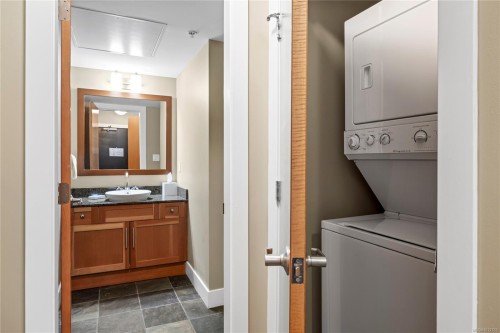 329/330C-181 Beachside Dr, Parksville, BC - Indoor Photo Showing Laundry Room