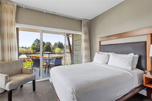 329/330C-181 Beachside Dr, Parksville, BC - Indoor Photo Showing Bedroom