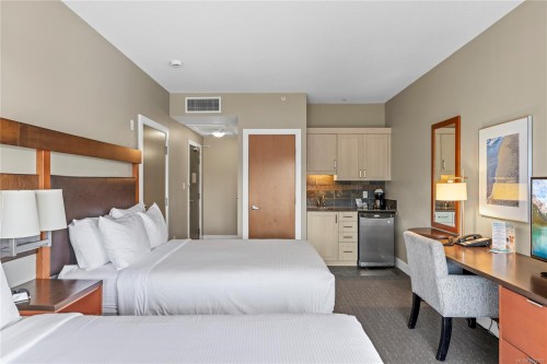 329/330C-181 Beachside Dr, Parksville, BC - Indoor Photo Showing Bedroom