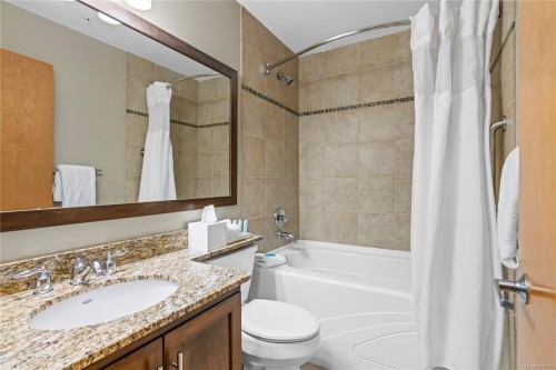 329/330C-181 Beachside Dr, Parksville, BC - Indoor Photo Showing Bathroom