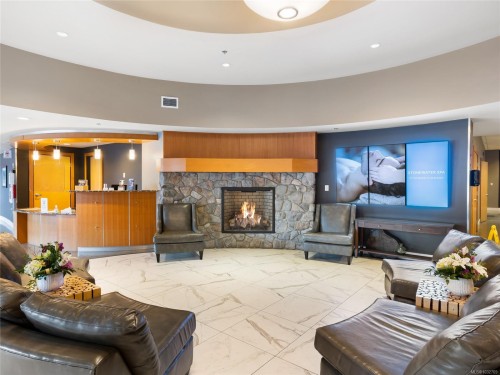 329/330C-181 Beachside Dr, Parksville, BC - Indoor Photo Showing Living Room With Fireplace