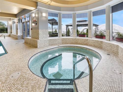 329/330C-181 Beachside Dr, Parksville, BC - Indoor Photo Showing Other Room With In Ground Pool