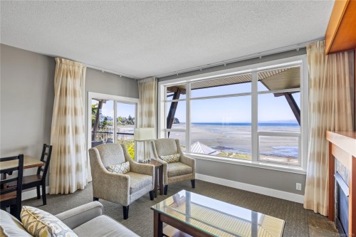 329/330C-181 Beachside Dr, Parksville, BC - Indoor Photo Showing Living Room With Fireplace