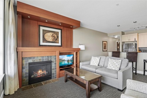 329/330C-181 Beachside Dr, Parksville, BC - Indoor Photo Showing Living Room With Fireplace