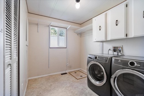 2111 Summergate Blvd, Sidney, BC 