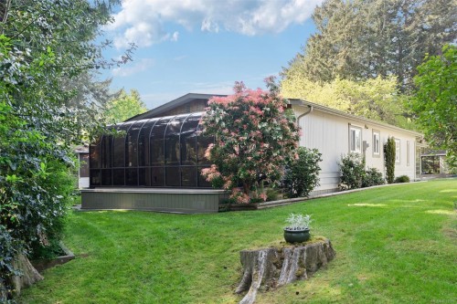 2111 Summergate Blvd, Sidney, BC 