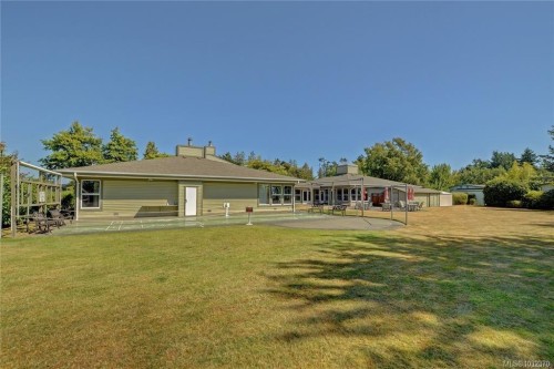 2111 Summergate Blvd, Sidney, BC 