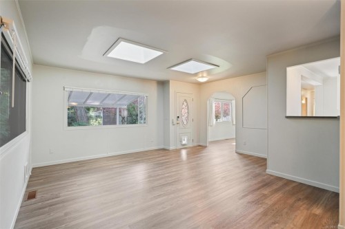 2111 Summergate Blvd, Sidney, BC 