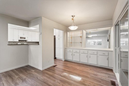 2111 Summergate Blvd, Sidney, BC 