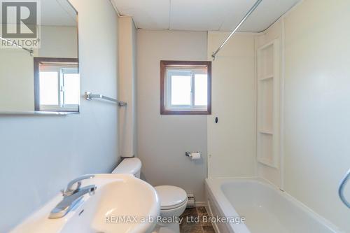 Unit A - 10 Mckenzie Street, Tillsonburg, ON - Indoor Photo Showing Bathroom