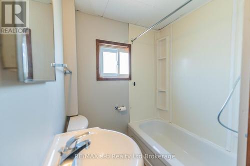 Unit A - 10 Mckenzie Street, Tillsonburg, ON - Indoor Photo Showing Bathroom