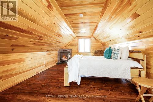 781 Big Rideau North Shore Road, Tay Valley, ON - Indoor Photo Showing Bedroom