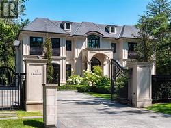 15 CHARTWELL Road Oakville, ON L6J 3Z3