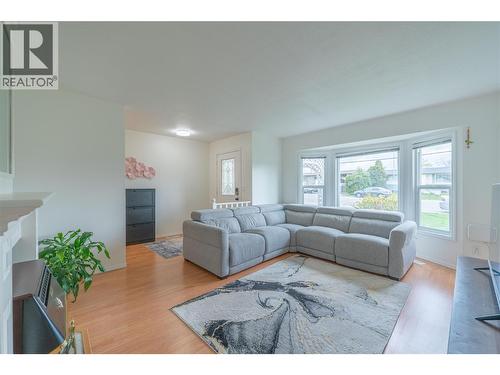 151 Molnar Road, Kelowna, BC - Indoor Photo Showing Living Room