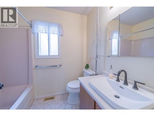151 Molnar Road, Kelowna, BC - Indoor Photo Showing Bathroom