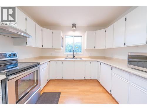 151 Molnar Road, Kelowna, BC - Indoor Photo Showing Kitchen With Double Sink