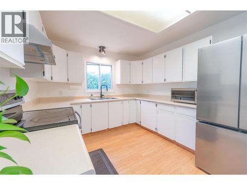 151 Molnar Road, Kelowna, BC - Indoor Photo Showing Kitchen With Double Sink