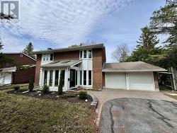 19 KINGSFORD CRESCENT  Ottawa, ON K2K 1T5