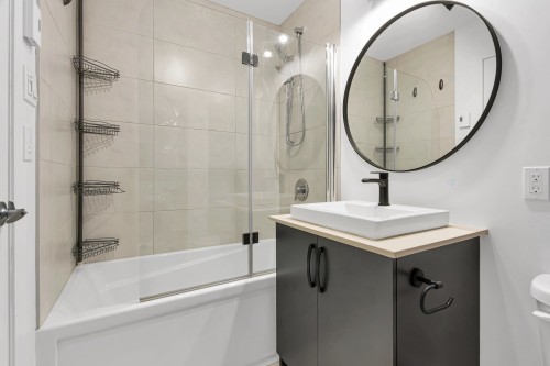 Salle de bains - 103-270 Rue De L'Harmonie, Delson, QC - Indoor Photo Showing Bathroom