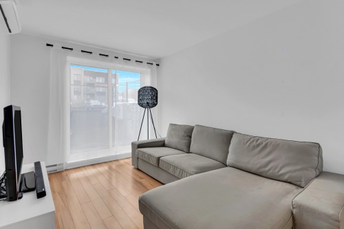 Salon - 103-270 Rue De L'Harmonie, Delson, QC - Indoor Photo Showing Living Room