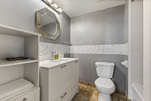 Salle de bains - 851-1055 Rue St-Mathieu, Montréal (Ville-Marie), QC - Indoor Photo Showing Bathroom