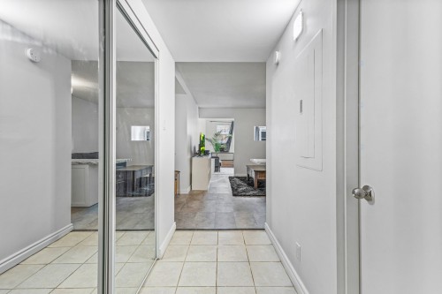 Hall d'entrée/Vestibule - 851-1055 Rue St-Mathieu, Montréal (Ville-Marie), QC - Indoor