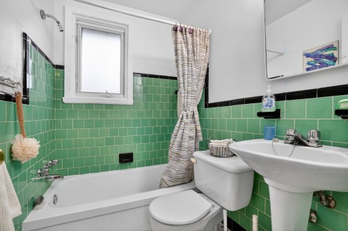 Salle de bains - 130 Av. D'Arrowhead Crescent, Pointe-Claire, QC - Indoor Photo Showing Bathroom