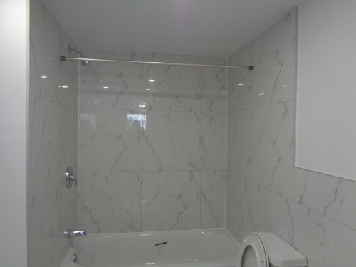 Bathroom - 8876A Boul. Provencher, Montréal (Saint-Léonard), QC - Indoor Photo Showing Bathroom