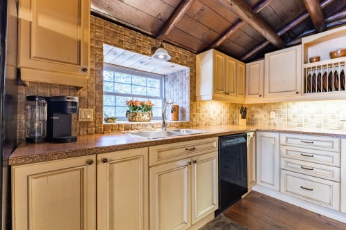 Cuisine - 23 Ch. Lockhart, Val-Des-Monts, QC - Indoor Photo Showing Kitchen With Double Sink