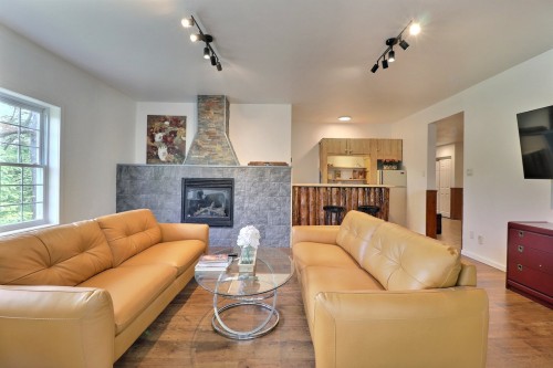 Salle familiale - 23 Ch. Lockhart, Val-Des-Monts, QC - Indoor Photo Showing Living Room With Fireplace