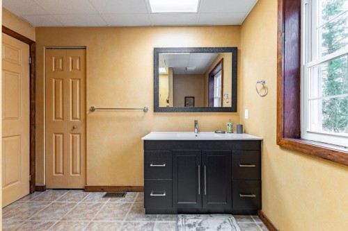 Salle de bains - 23 Ch. Lockhart, Val-Des-Monts, QC - Indoor Photo Showing Bathroom