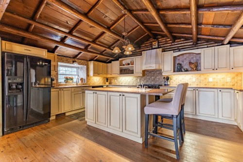 Cuisine - 23 Ch. Lockhart, Val-Des-Monts, QC - Indoor Photo Showing Kitchen With Upgraded Kitchen