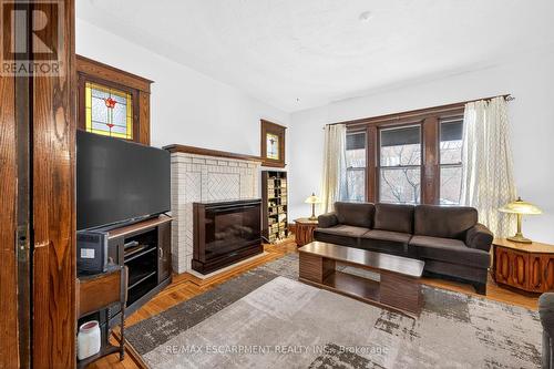 188 Park Row S, Hamilton, ON - Indoor Photo Showing Living Room With Fireplace