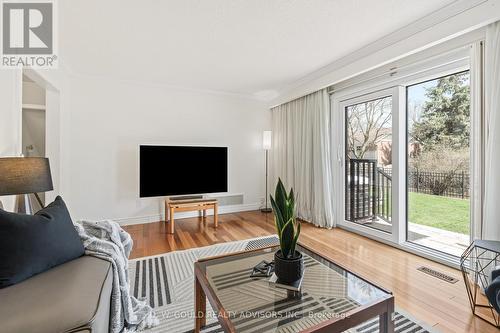 41 Cleaveholm Drive, Halton Hills, ON - Indoor Photo Showing Living Room