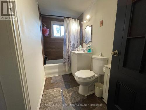 402 Pitt Street, Cornwall, ON - Indoor Photo Showing Bathroom