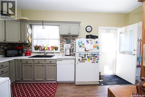531 1St Street E, Shaunavon, SK - Indoor Photo Showing Kitchen With Double Sink