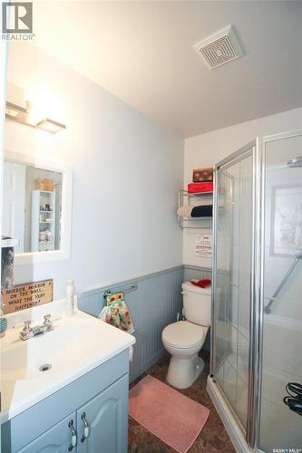 531 1St Street E, Shaunavon, SK - Indoor Photo Showing Bathroom