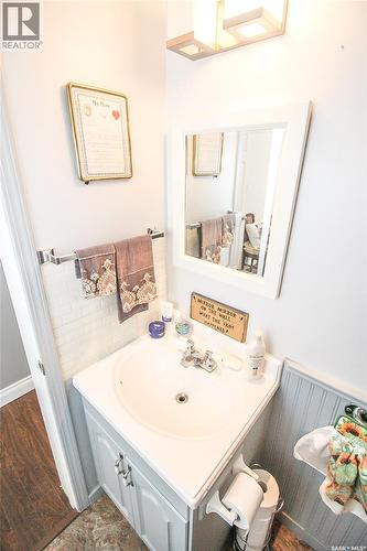 531 1St Street E, Shaunavon, SK - Indoor Photo Showing Bathroom