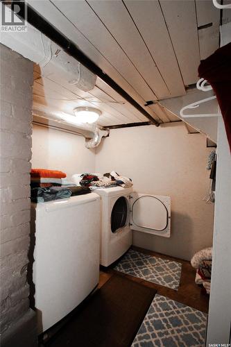 531 1St Street E, Shaunavon, SK - Indoor Photo Showing Laundry Room