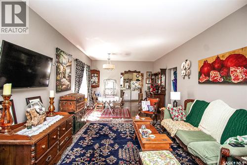531 1St Street E, Shaunavon, SK - Indoor Photo Showing Living Room
