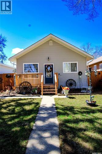 531 1St Street E, Shaunavon, SK - Outdoor With Deck Patio Veranda