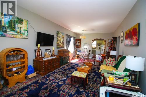 531 1St Street E, Shaunavon, SK - Indoor