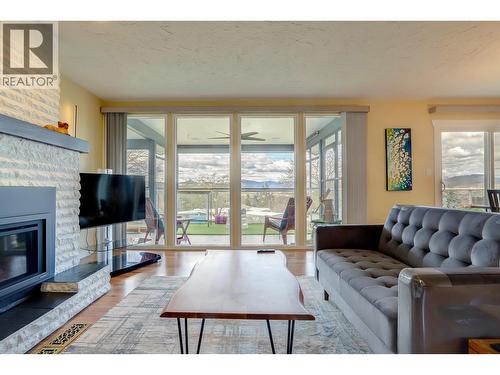 674 Pheasant Road, Vernon, BC - Indoor Photo Showing Living Room With Fireplace