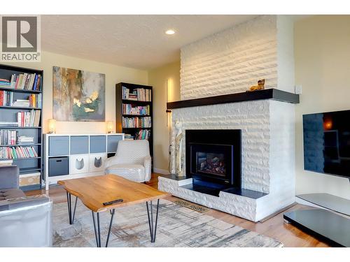 674 Pheasant Road, Vernon, BC - Indoor Photo Showing Living Room With Fireplace